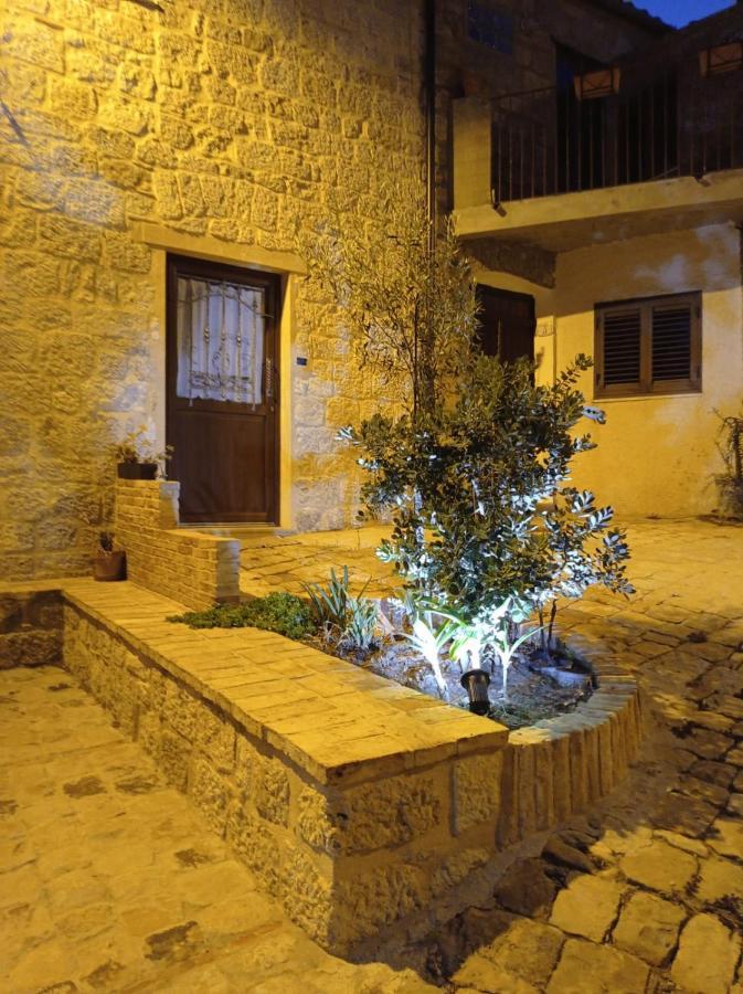 Casa Vacanze Borgo Gulini Da Anna Petralia Soprana Luaran gambar
